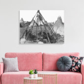 Oglala Vrouwen en kinderen in Tipi Canvas Afdruk (Insitu (Woonkamer))