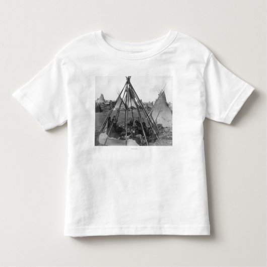 Oglala Vrouwen en kinderen in Tipi Kinder Shirts (Voorkant)