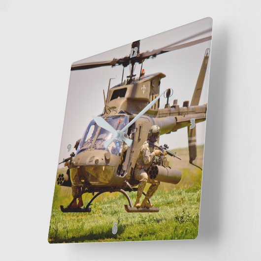 OH-58D KIOWA VIERKANTE KLOK (Hoek)