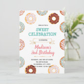 Oh baby donut verjaardagsfeest uitnodiging (Staand voorkant)
