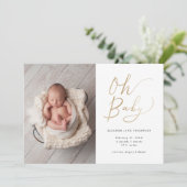 Oh Baby Modern Gold Script Photo Birth Aankondiging (Staand voorkant)