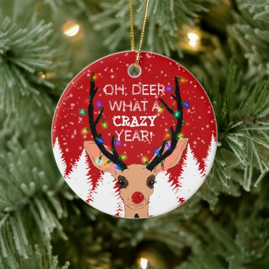 Oh Deer Crazy Year Reindeer Licht Kerstmis Snowy Keramisch Ornament (Boom)