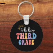 Oh Hey Derde Klas Groovy Leuke Terug naar School L Sleutelhanger (Voorkant)