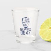 Oh ja, hij deed 47 Trump 2024 Shot Glas (Voorkant)