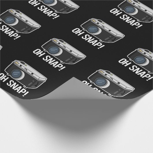 Oh Snap Funny Camera Pun Dark BG Cadeaupapier (Hoek)
