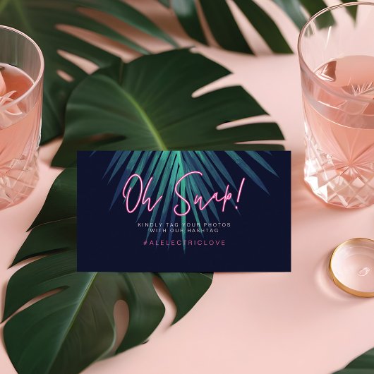 "Oh Snap" Neon Pink Script Tropical Retro Wedding Plaatskaartje