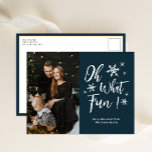 Oh Wat een leuke blauwe kalligrafie Sneeuwvlokken  Feestdagenkaart<br><div class="desc">Oh wat leuk blauw kalligrafie sneeuwvlokken foto vakantie Briefkaart. Stuur vakantie groeten aan uw geliefden met deze feestelijke en moderne vakantie Kaart. Alle teksten zijn vooraf voor u geregeld om gemakkelijk en snel te personaliseren met uw eigen gegevens. Prettige feestdagen</div>