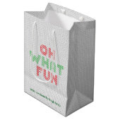 Oh wat een leuke typografie kersttrui medium cadeauzakje (Voorkant Gekanteld)