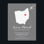 OHIO-postkaart van de staat die de aankondiging ve Briefkaart<br><div class="desc">Verplaatsende aankondiging | OHIOMeindigende aankondiging met de status van OHIO, met een rood hart en een rood vliegtuig op een grijze achtergrond. De achtergrondkleur kan gemakkelijk worden veranderd door te klikken personaliseer en dan te klikken om verder aan te passen om onze kleurenplukker te uitzichten. Vanaf daar kun je ook...</div>