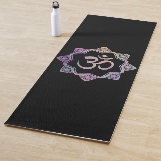 Ohm-symbool met mandala, zwarte editie yogamat (In situ)