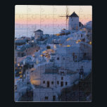 Oia Santorini Griekenland Zonsondergang Schilderac Puzzel<br><div class="desc">Dit ontwerp toont een zonsondergang boven de kustplaats Oia, op het puntje van Santorini op een Grieks Egeïsch eiland. De stad heeft witgekalkte huizen uitgehouwen in de ruige kliftoppen, en kijkt uit over een uitgestrekte caldera gevuld met water. #oia #santorini #greece #sunset #travel #destination #adventure #photo #photograph #zee #landscape #building...</div>
