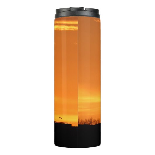 Oilfield Workover Service Rig op Sunset Thermosbeker (Achterkant)