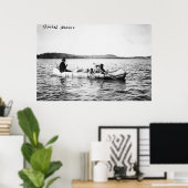 Ojibwa Indiërs kruisen meer op Canoe Foto Poster (Thuiskantoor)