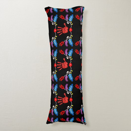 Ojibwe Floral Motif MMIW Black Lichaamskussen (Voorkant Verticaal)