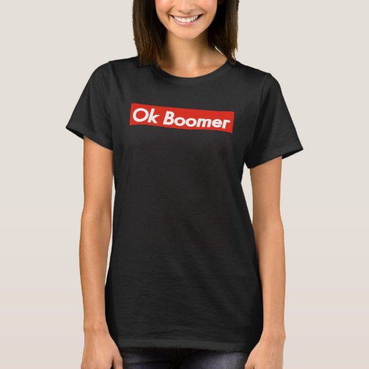 OK Boomer Mode witte tekst op rode meme T-shirt (Voorkant)