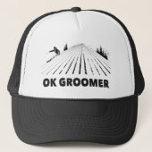 Ok Groomer Skiing Trucker Pet (Voorkant)