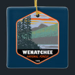 Okanogan Wenatchee National Forest Washington Keramisch Ornament<br><div class="desc">Okanogan Wenatchee National Forest vector artwork ontwerp. Waptus Lake in Wenatchee National Forest,  ten oosten van de Cascade Mountain Range in de staat Washington.</div>