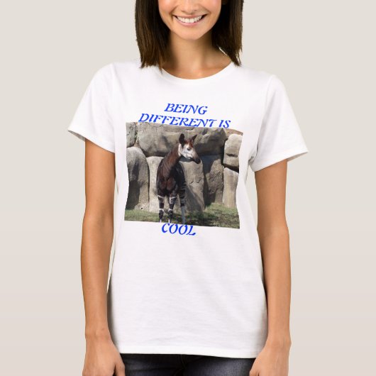 okapi anders zijn is cool t-shirt (Voorkant)