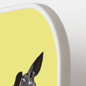 Okapi cartoon illustratie pickleball paddle (Links Detail)