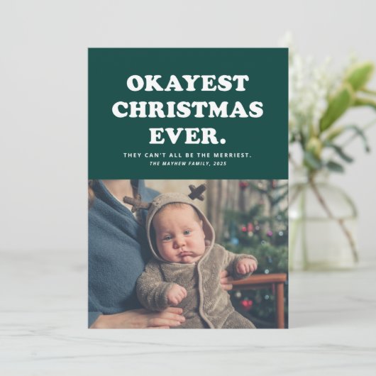 Okayest Christmas Ever funny 2021 green holiday Feestdagenkaart (Staand voorkant)