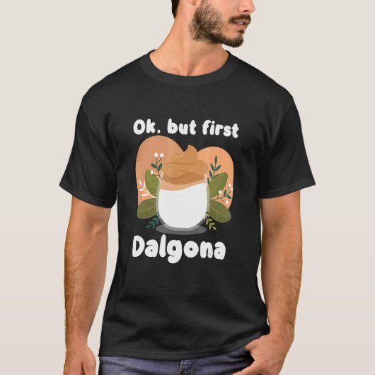 Oké, maar eerst Dalgona Caffeine Dalgona Coffee T-shirt (Voorkant)