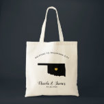 Oklahoma Map Wedding Welcome Bag Tas Black, Gold<br><div class="desc">Het weekend van de bruiloft heet cadeautas voor gasten uit de stad voor je bruiloft,  met afbeelding van Oklahoma,  met gouden hart.  Vul tas met je favoriete godies.</div>