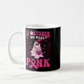 Oktober We Draag Roze Shirt Spook Halloween Borst Koffiemok (Links)