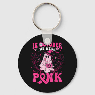Oktober We Draag Roze Shirt Spook Halloween Borst Sleutelhanger
