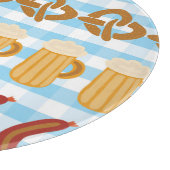 Oktoberfest: bier, pretzel, worstpatroon snijplank (Hoek)