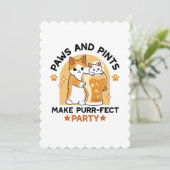Oktoberfest Cat Party Paws en Pints Feestdagenkaart (Staand voorkant)