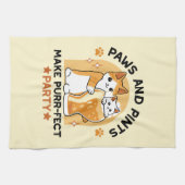 Oktoberfest Cat Party Paws en Pints Theedoek (Horizontaal)