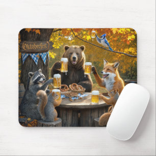 Oktoberfest in het bos met wilde dieren muismat