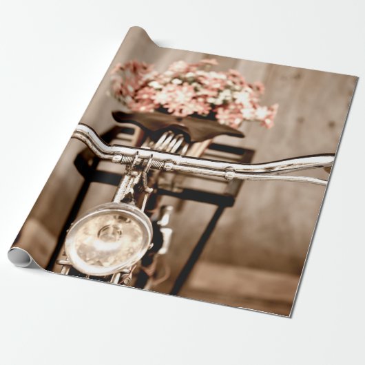 Old bicycle and flowers blur in background process cadeaupapier (Uitgerold)