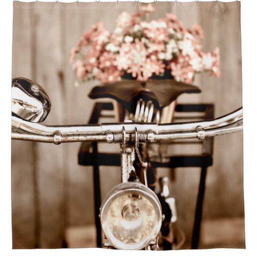 Old bicycle and flowers blur in background process douchegordijn (Voorkant)