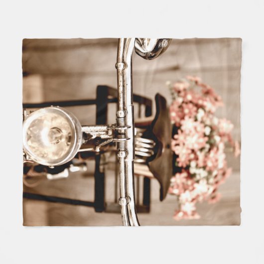 Old bicycle and flowers blur in background process fleece deken (Voorkant (Horizontaal))