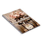 Old bicycle and flowers blur in background process notitieboek (Rechterzijde)