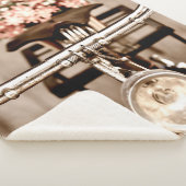 Old bicycle and flowers blur in background process sherpa deken (3/4)