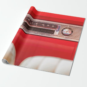 Old car radio inside a red classic American car wi Cadeaupapier