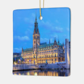 Old City Hall on Rathausmarkt in Hamburg, Duitslan Keramisch Ornament (Links)