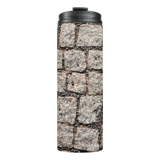 Old cobble stone pattern at the streetabstract, an thermosbeker (Voorkant)