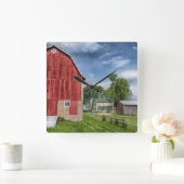 Old Farmhouse and Red Barn Photo Wall Clock Vierkante Klok (Huis)