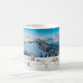 Old grunge wooden texture or background with termi koffiemok (Center)