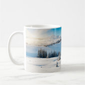 Old grunge wooden texture or background with termi koffiemok (Links)