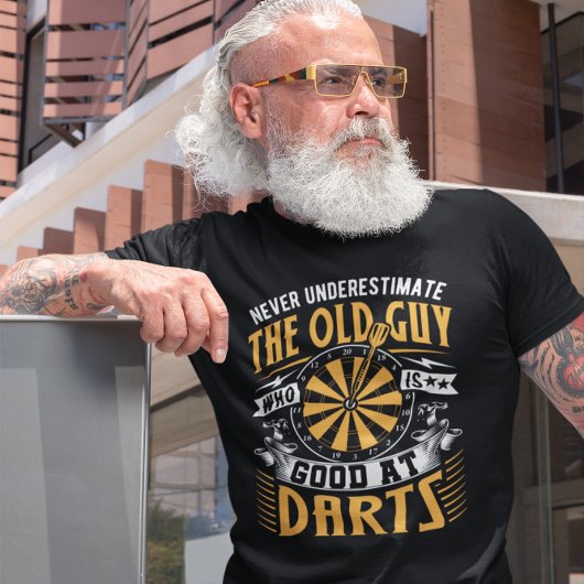 Old Guy Good At Darts - Grappige Dart T-shirt