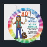 Old Hippie Hippy Tie Dye 80th Birthday Party Kaart<br><div class="desc">Viel je favoriete ouwe hippieman met briljante kleur van de dye met een hippy-man die twee vingers vasthoudt aan het universele symbool van vrede met zijn daskleurige hoofdband en zijn vertrouwde gitaar die tegen zijn been leunt. Hij houdt een bord vast met zijn leeftijd. Origineel ontwerp door Holiday Harten Design...</div>