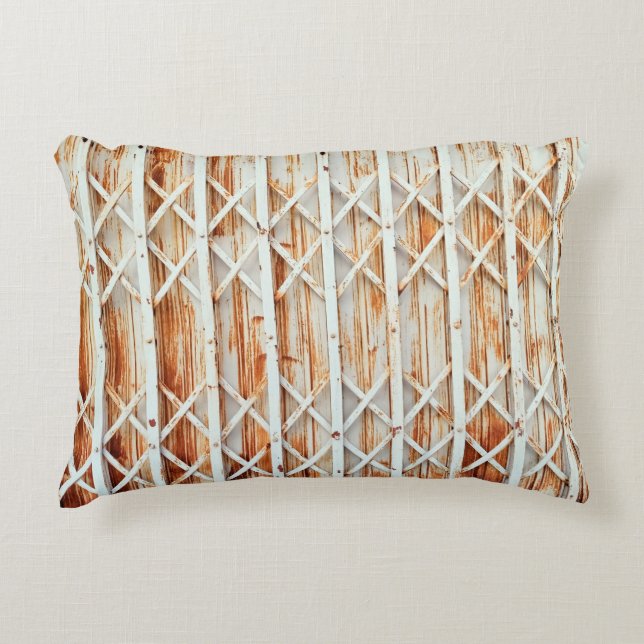 Old iron door panels are rusted. abstract, antiek. accent kussen (Voorkant)