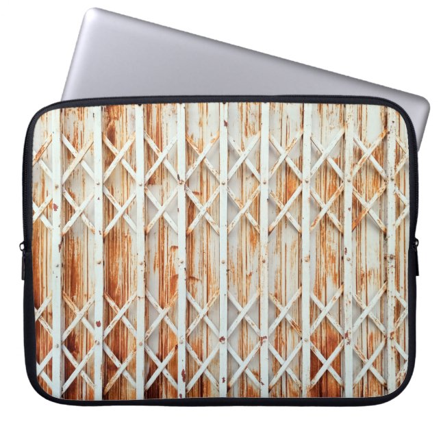 Old iron door panels are rusted. abstract, antiek. laptop sleeve (Voorkant)