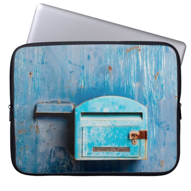 Old mail box on doorantique, background, blue, box laptop sleeve (Voorkant)
