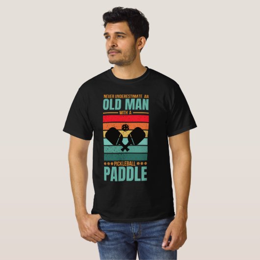 Old Man Pickleball Paddle Retro Design T-shirt (Voorkant volledig)