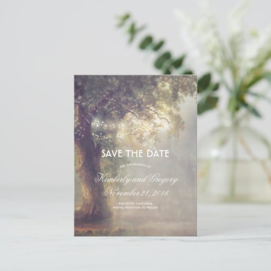 Old Oak Tree en String Lights Bewaar de datum Aankondigingskaart (Staand voorkant)